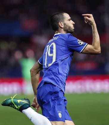 Fußball, CL, FC Sevilla - Juventus Turin Juventus midfielder Leonardo Bonucci celebrates his 1-2 goal for the team during the UEFA Champions League 5th round match between Sevilla and Juventus at Ramon Sanchez Pizjuan stadium in Seville, Andalusia, Spain, 22 November 2016. SEVILLA VS. JUVENTUS !ACHTUNG: NUR REDAKTIONELLE NUTZUNG!  SEV001 20161122-636154520285134465