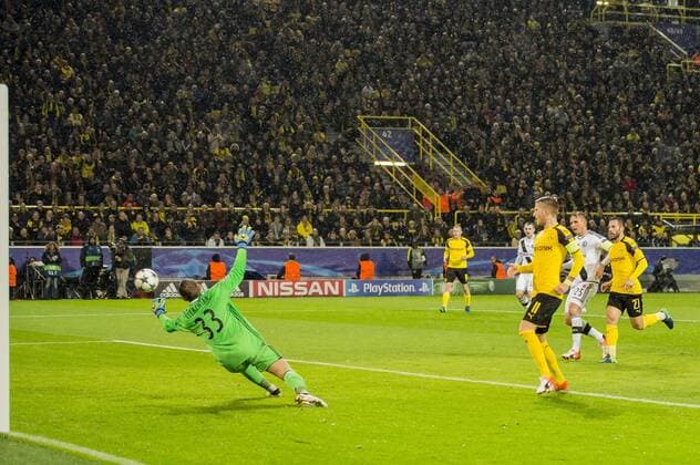 Marco Reus of Borussia Dortmund scoresduring the UEFA Champions League group F match between Borussia Dortmund and Legia Warsaw on November 22, 2016 at the Signal Iduna Park stadium in Dortmund, Germany. Borussia Dortmund v Legia Warsaw UEFA Champions League 2016 2017 xVIxGerritxvanxKeulenxIVx 6629518