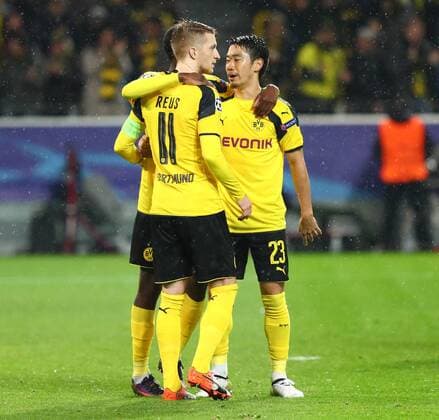 Dienstag 22.11.2016, Saison 2016 2017, UEFA Champions League, Vorrunde Gruppenphase, 5. Spieltag im Dortmunder Signal Iduna Park, BVB 09 Borussia Dortmund - Legia Warschau 8:4, Dortmunder Torjubel zum 4:1: Ousmane Dembele (BVB), Marco Reus (BVB) und Shinji Kagawa (BVB), v.l.