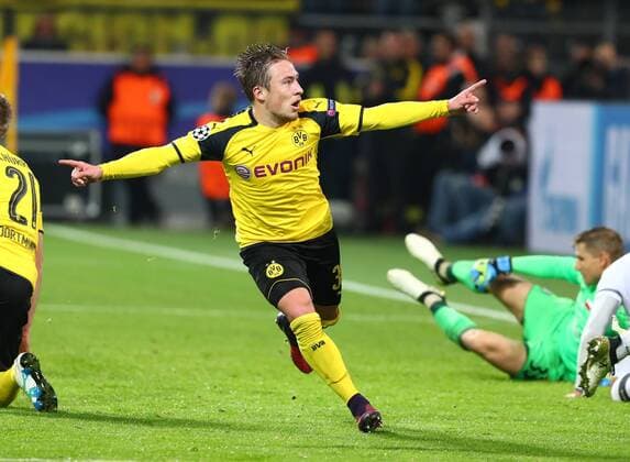 Dienstag 22.11.2016, Saison 2016 2017, UEFA Champions League, Vorrunde Gruppenphase, 5. Spieltag im Dortmunder Signal Iduna Park, BVB 09 Borussia Dortmund - Legia Warschau 8:4, Dortmunder Torjubel zum 7:3: Torschütze Felix Passlack (BVB)