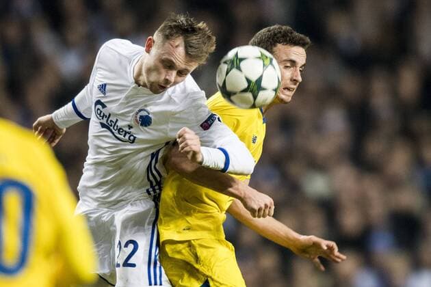 Fußball, CL, FC Kopenhagen - FC Porto 161122 FC Kopenhagen s Peter Ankersen und Portos Diogo Jota Fußball Champions League 2016 2017 FC Kopenhagen - FC Porto.  Copyright: PETTERxARVIDSON BB161122PA114
