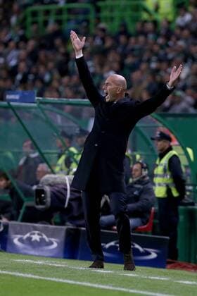 November 22, 2016 - Lisbon, Aveiro, Portugal - Real Madrids head coach Zinedine Zidane from France in action during the UEFA Champions League match between Sporting Clube de Portugal and Real Madrid at Estadio Jose Alvalade on November 22, 2016 in Lisbon, Portugal. Sporting CP v Real Madrid - UEFA Champions League 2016 17  - ZUMAn230 20161122_zaa_n230_400
