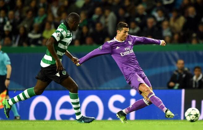 LISBON, Nov. 22, 2016 -- Real Madrid s Cristiano Ronaldo(R) vies with Sporting CP s William Carvalho during the UEFA Champions League Group F soccer match between Sporting CP and Real Madrid CF at Alvalade stadium in Lisbon, Portugal, Nov. 22, 2016. Real Madrid won 2-1. )(wll) (SP)PORTUGAL-LISBON-SOCCER-UEFA CHAMPIONS LEAGUE-SPORTING CP VS REAL MADRID ZhangxLiyun 