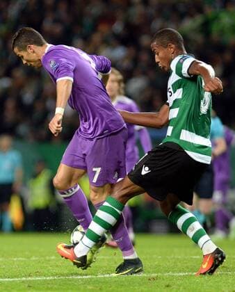 LISBON, Nov. 22, 2016 -- Real Madrid s Cristiano Ronaldo(L) vies with Sporting CP s Marvin Zeegelaar during the UEFA Champions League Group F soccer match between Sporting CP and Real Madrid CF at Alvalade stadium in Lisbon, Portugal, Nov. 22, 2016. Real Madrid won 2-1. )(wll) (SP)PORTUGAL-LISBON-SOCCER-UEFA CHAMPIONS LEAGUE-SPORTING CP VS REAL MADRID ZhangxLiyun 