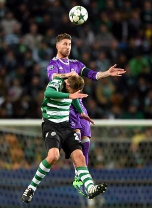 LISBON, Nov. 22, 2016 -- Real Madrid s Sergio Ramos(L) heads the ball with Sporting CP s Bas Dost during the UEFA Champions League Group F soccer match between Sporting CP and Real Madrid CF at Alvalade stadium in Lisbon, Portugal, Nov. 22, 2016. Real Madrid won 2-1. )(wll) (SP)PORTUGAL-LISBON-SOCCER-UEFA CHAMPIONS LEAGUE-SPORTING CP VS REAL MADRID ZhangxLiyun 