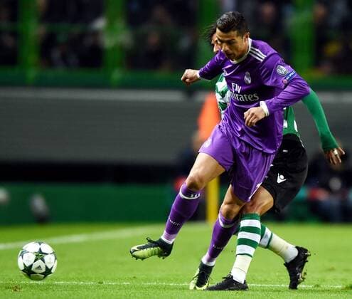 LISBON, Nov. 22, 2016 -- Real Madrid s Cristiano Ronaldo(L) vies with Sporting CP s Bryan Ruiz during the UEFA Champions League Group F soccer match between Sporting CP and Real Madrid CF at Alvalade stadium in Lisbon, Portugal, Nov. 22, 2016. Real Madrid won 2-1. )(wll) (SP)PORTUGAL-LISBON-SOCCER-UEFA CHAMPIONS LEAGUE-SPORTING CP VS REAL MADRID ZhangxLiyun 