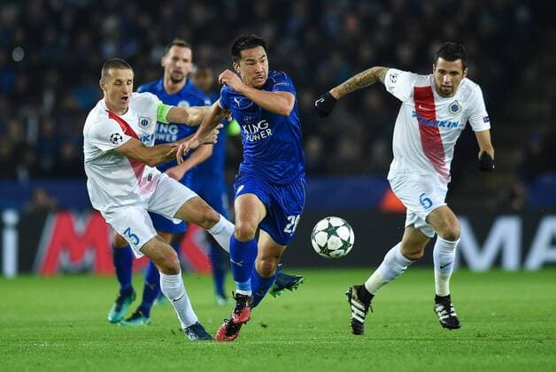 LEICESTER, Nov. 22, 2016 -- Shinji Okazaki (C) of Leicester City is challenged by Timmy Simons (L) and Claudemir of Club Brugge during the UEFA Champions League Group G Match between Leicester City and Club Brugge at the King Power Stadium in Leicester, Britain on Nov. 22, 2016. Leicester City won 2-1. )(wll) (SP)BRITAIN-LEICESTER-SOCCER-UEFA CHAMPIONS LEAGUE-LEICESTER CITY VS CLUB BRUGGE JonxBuckle 