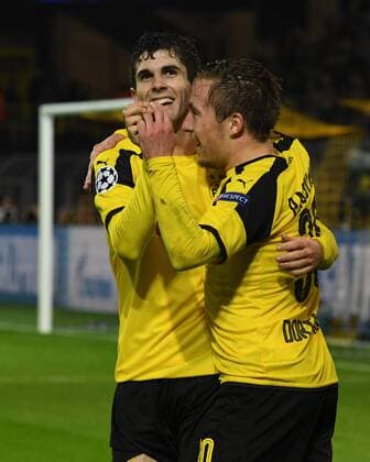 Fussball, UEFA Champions League, Saison 2016 2017, Spieltag 5, Borussia Dortmund-Legia Warschau , 22.11.2016, Signal Iduna Park , Dortmund,Christian Pulisic Felix Passlack, beide BVB, Torjubel