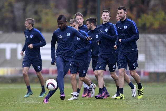 Genk s Brian Heynen and Genk s Dries Wouters pictured during a training session of Belgian soccer team RC Genk, Wednesday 23 November 2016, in Genk. Tomorrow Genk is playing the fifth game of the group stage of the Europa League competition against Austrian team Rapid Wien, in the group F. YORICKxJANSENS  x04980951x