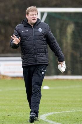Fußball, EL, Training KAA Gent Gent s head coach Hein Vanhaezebrouck pictured during a training session of Belgian soccer team KAA Gent, Wednesday 23 November 2016, in Gent. Tomorrow Gent is playing the fifth game of the group stage of the Europa League competition against Portuguese team SC Braga, in the grou^p H. JASPERxJACOBS  x04981079x