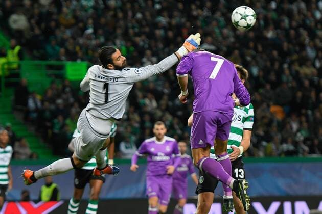 UEFA Champions League Portugal, Lisbon,Nov 22,2016 - SPORTING-REAL MADRID - Rui Patricio (L) and Ronaldo (R) in action during UEFA Champions League football match between Sporting and Real Madrid, in Lisbon, Portugal.  Copyright: BrunoxdexCarvalho
