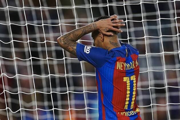 A file picture shows Barcelona s Brazilian forward Neymar Jr during the Primera Division Liga match between Barcelona and Malaga at the Camp Nou stadium on 19 November 2016. The Spanish General Attorney s office has demanded, 23 November 2016, a 2-year-imprisonment sentence for Neymar Jr, accused of corruption and swindling charges, in the case regarding the allegations of tax fraud in his transfer from Santos to FC Barcelona Barca back in 2013. The General attorney also demands a 2-year-imprisonment sentence for the player s father, one year for the mother and 5 years for the club s former president Sandro Rossell. General attorney demands two years in prison for Neymar Jr !ACHTUNG: NUR REDAKTIONELLE NUTZUNG!  20161123-636155096018000814