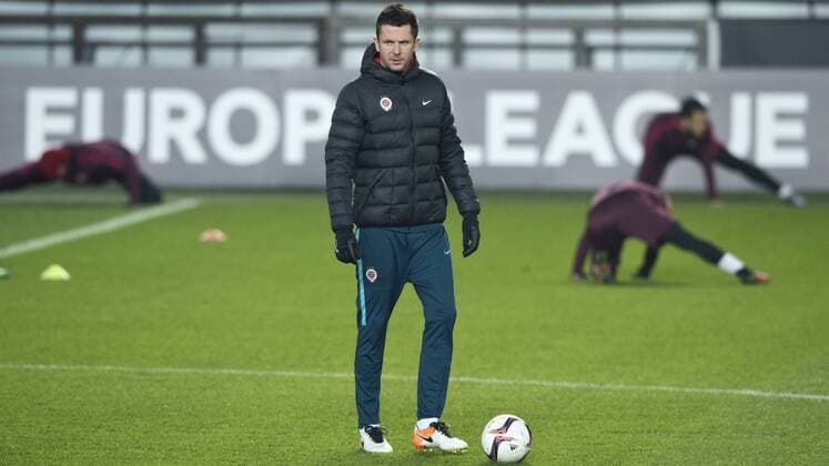 Coach of Sparta David Holoubek trains prior to the AC Sparta Praha - Southampton match in Prague, Czech Republic, November 23, 2016. (CTKxPhoto MichalxKamaryt) CTKPhotoP201611230730901  kmt 1