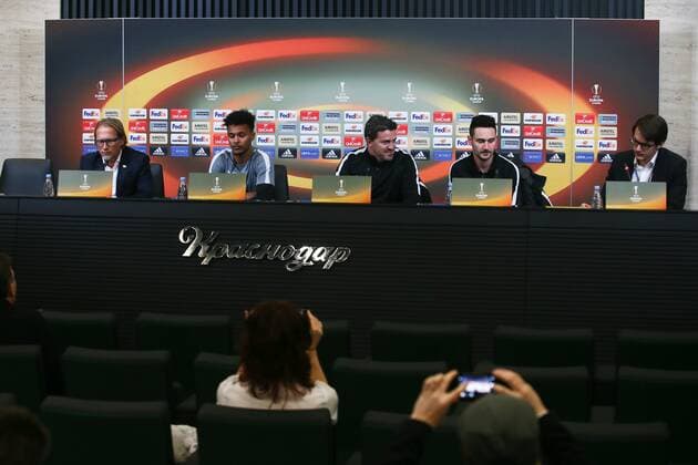 SOCCER - EL, Krasnodar vs RBS KRASNODAR,RUSSIA,23.NOV.16 - SOCCER - UEFA Europa League, group stage, FK Krasnodar vs Red Bull Salzburg, preview, press conference PK Pressekonferenz RBS. Image shows Valentino Lazaro and head coach Oscar Garcia (RBS). GEPAxpictures xFelixxRoittner