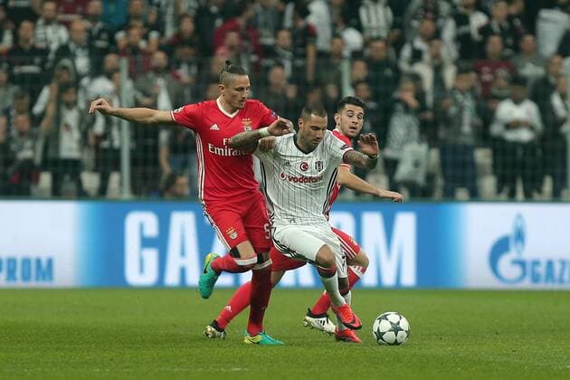Besiktas s Ricardo Quaresma and Benfica s Ljubomir Fejsa vie for the ball during a UEFA Champions League, group B soccer match, between Besiktas and Benfica at Vodafone Arena in Istanbul, 23rd of November, 2016. (  Copyright: TolgaxAdanalix-xDepoxPhotos 15565972