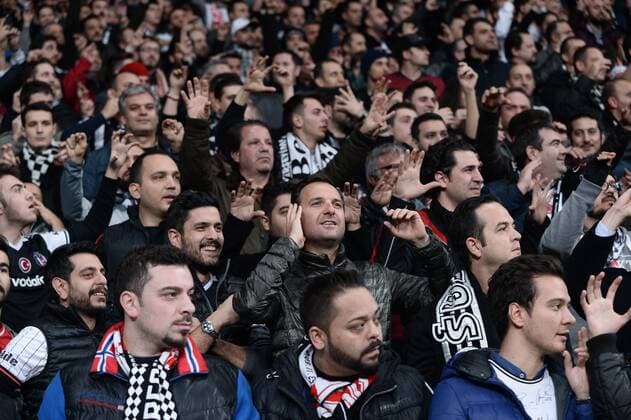Bilder des Tages - SPORT UEFA Champions League Group B match between Besiktas and Benfica at Vodafone Arena in Istanbul , Turkey ,November 23 , 2016. Pictured Fans of Besiktas. 