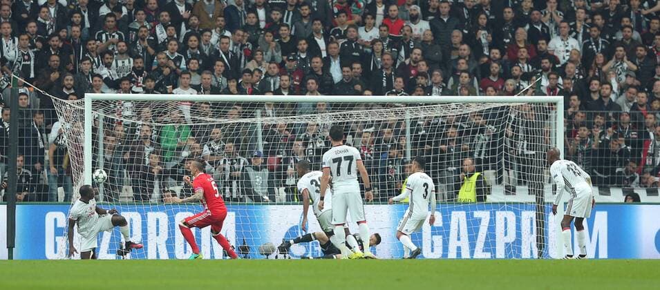 UEFA Champions League Group B match between Besiktas and Benfica at Vodafone Arena in Istanbul , Turkey ,November 23 , 2016. Pictured: Benfica players celebrates for Goncalo Guedes s goal. 