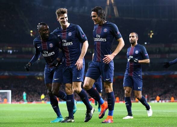 23.11.2016. Emirates Stadium, London, England. UEFA Champions League Football. Arsenal versus Paris Saint Germain. Paris Saint-Germain Forward Edinson Cavani (centre) celebrates his goal with Paris Saint-Germain Midfielder Grzegorz Krychowiak (left) and Paris Saint-Germain Defender Thomas Meunier(2nd left), 1-0 Paris Saint-Germain on 18 minutes xMarkxKertonx  ActionPlus11813096