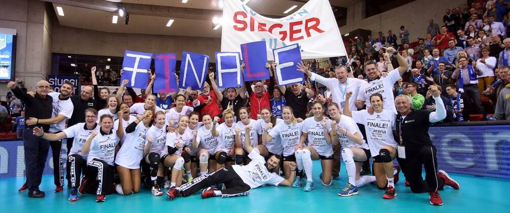Stuttgart Volleyball DVV-Pokal Halbfinale Allianz MTV Stuttgart vs. Rote Raben Vilbiburg, Stuttgarter Jubel über den Einzug ins Finale
