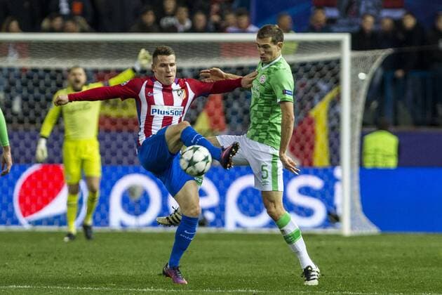 Atletico de Madrid s Kevin Gameiro, PSV Eindhoven s Daniel Schwaab during the Champions League match between Atletico de Madrid and PSV Eindhoven at Vicente Calderon Stadium in Madrid , Spain. November 23, 2016.  (20161123006)