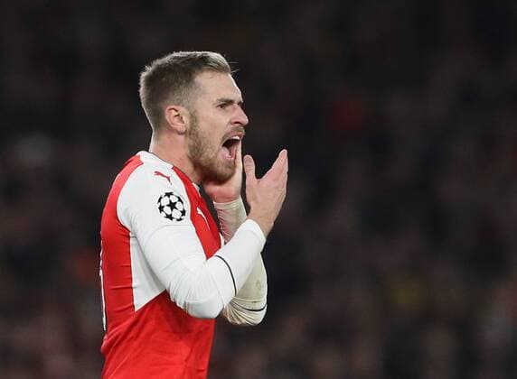 Arsenal s Aaron Ramsey claims to have been hit by PSG s Edinson Cavani during the Champions League group A match at the Emirates Stadium, London. Picture date November 23rd, 2016 Pic David Klein Sportimage EDITORIAL USE ONLY. No use with unauthorised audio, video, data, fixture lists, club league logos or live services. Online in-match use limited to 120 images, no video emulation. No use in betting, games or single club league player publications.