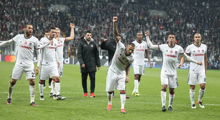 UEFA Champions League Group B match between Besiktas and Benfica at Vodafone Arena in Istanbul , Turkey ,November 23 , 2016. Final Score : Besiktas 3 - Benfica 3 Pictured: Besiktas players celebrates after the match. ( Ricardo Quaresma ) 