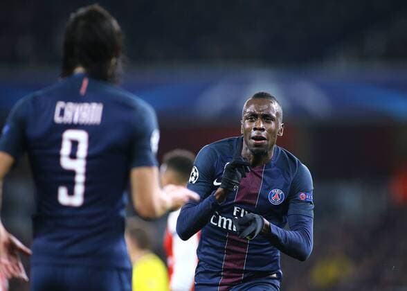 23.11.2016. Emirates Stadium, London, England. UEFA Champions League Football. Arsenal versus Paris Saint Germain. Paris Saint-Germain Midfielder Grzegorz Krychowiak celebrates with goal scorer Edinson Cavani, 1-0 PSG xMarkxKertonx  ActionPlus11813098