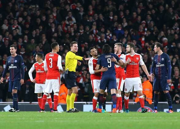 23.11.2016. Emirates Stadium, London, England. UEFA Champions League Football. Arsenal versus Paris Saint Germain. Referee Felix Byrch intervenes during a fracas between Paris Saint-Germain Forward Edinson Cavani and Arsenal Midfielder Aaron Ramsey, during the build up to the Arsenal penalty xMarkxKertonx  ActionPlus11813104