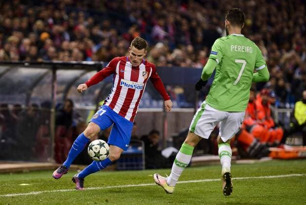 Atletico de Madrid s player Kevin Gameiro and PSV Eindhoven s player Gastón Pereiro during a match of La Liga at Santiago Bernabeu Stadium in Madrid. November 06, Spain. 2016.  (20161123020)
