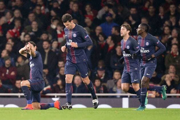 17 Maxwell (psg) - 09 EDINSON CAVANI (psg) - SNIPER - Fussball, Champions League, FC Arsenal vs. Paris Saint Germain PSG - 23 11 2016 AnthonyBIBARD FEP Panoramic 