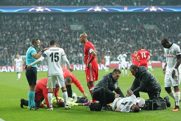 UEFA Champions League Group B match between Besiktas and Benfica at Vodafone Arena in Istanbul , Turkey ,November 23 , 2016. Final Score : Besiktas 3 - Benfica 3 Pictured: Ricardo Quaresma of Besiktas and Goalkeeper Ederson of Benfica. 