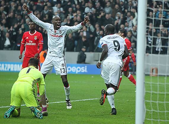 UEFA Champions League Group B match between Besiktas and Benfica at Vodafone Arena in Istanbul , Turkey ,November 23 , 2016. Final Score : Besiktas 3 - Benfica 3 Pictured: Vincent Aboubakar of Besiktas and Goalkeeper Ederson of Benfica. 