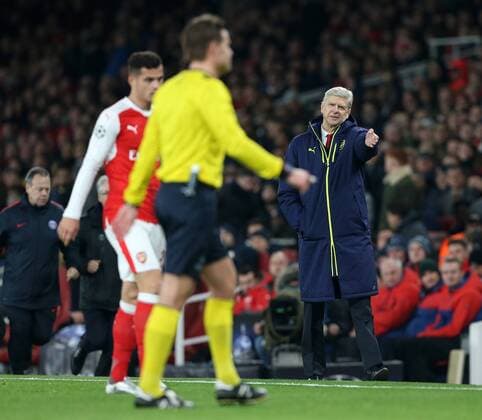 Arsenal s Arsene Wenger looks on dejected during the Champions League group A match at the Emirates Stadium, London. Picture date November 23rd, 2016 Pic David Klein Sportimage EDITORIAL USE ONLY. No use with unauthorised audio, video, data, fixture lists, club league logos or live services. Online in-match use limited to 120 images, no video emulation. No use in betting, games or single club league player publications.