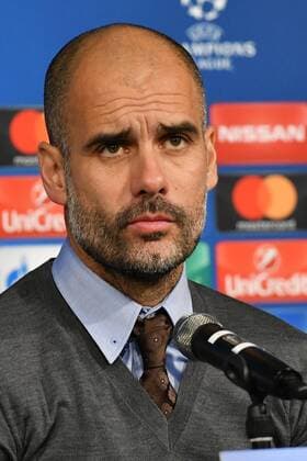 GER, Borussia Mönchengladbach (GER) vs. Manchester City (ENG) 23.11.2016, Borussia Park , Moenchengladbach , CL, Gruppe C, 5. Spieltag, GER, Borussia Mönchengladbach (GER) vs. Manchester City (ENG) im Bild: Pressekonferenz nach dem Spiel Pep Guardiola Trainer Headcoach ( ManCity) bewertet das Spiel und zeigt dabei viele Gesichter.. Foto © nordphoto Meuter nordphotox xMeuter