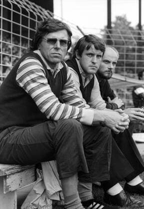 Trainer Friedhelm -Timo- Konietzka (li.) und Hans Dieter Tippenhauer (beide Bayer 05 Uerdingen)