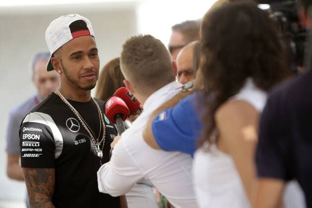 Abu Dhabi Grand Prix, UAE 24 - 27 November 2016 24.11.2016 - Lewis Hamilton (GBR) Mercedes AMG F1 W07 Hybrid 