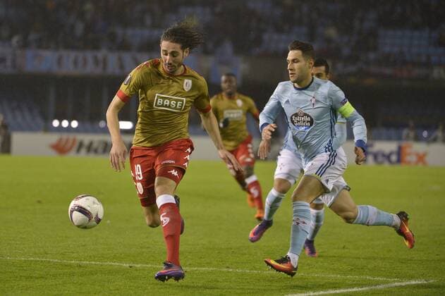 Standard s Ishak Belfodil and Celta s Mallo pictured during a game of the fifth day of the group stage (Group G) of the Europa League competition between Spanish team Celta Vigo and Belgian club Standard de Liege, Thursday 24 November 2016, in Vigo, Spain. NICOLASxLAMBERT  x04982483x