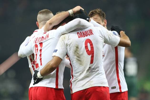 SOCCER - EL, Krasnodar vs RBS KRASNODAR,RUSSIA,24.NOV.16 - SOCCER - UEFA Europa League, group stage, FK Krasnodar vs Red Bull Salzburg. Image shows the rejoicing of RBS. GEPAxpictures xMathiasxMandl