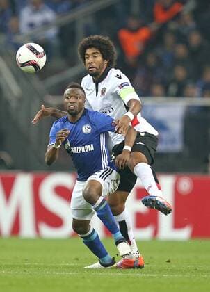 24.11.2016, Fussball UEFA Europa League 2016 2017, Gruppenphase, 5.Spieltag, FC Schalke 04 - OGC Nizza, in der VELTINS-Arena Gelsenkirchen. v.l. Bernard Tekpetey (Schalke) gegen Dante (OGC Nizza) 
