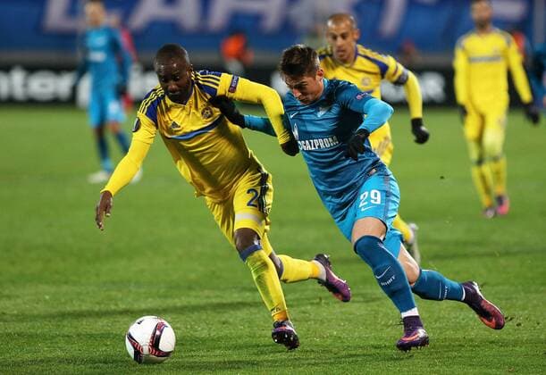 ST PETERSBURG, RUSSIA â€“ NOVEMBER 24, 2016: Maccabi Tel-Avivâ€™s Elazar Eli Dasa (L) and Zenit St Petersburgâ€™s Robert Mak (R) in their 2016 2017 UEFA Europa League Round 5 Group D football match at Petrovsky Stadium. Zenit St Petersburg won 2-0. Peter Kovalev TASS  TS038BEC