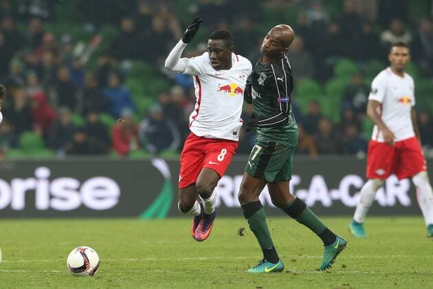 SOCCER - EL, Krasnodar vs RBS KRASNODAR,RUSSIA,24.NOV.16 - SOCCER - UEFA Europa League, group stage, FK Krasnodar vs Red Bull Salzburg. Image shows Diadie Samassekou (RBS) and Charles Kabore (Krasnodar). GEPAxpictures xMathiasxMandl