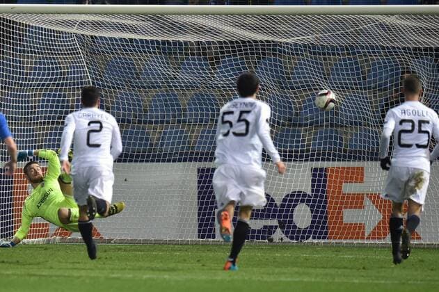 Nikolay Komlichenko of Karabach (not on the photo) scores during the European league, 5th round, FC Slovan Liberec vs FK Karabach match in Liberec, Czech Republic, on Thursday, November 24, 2016. (CTKxPhoto RadekxPetrasek) CTKPhotoP201611240933001  PER_9504