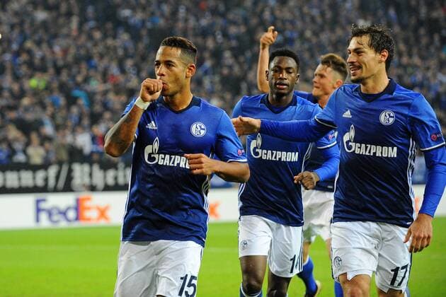 GER, Europa League, FC Schalke 04 vs OGC Nizza 24.11.2016, Veltins-Arena, Gelsenkirchen, GER, Europa League, FC Schalke 04 vs OGC Nizza, im Bild Torjubel zum 2:0 für Schalke durch Dennis Aogo ( Schalke 15 ), links Foto © nordphoto Treese nordphotoxTreese