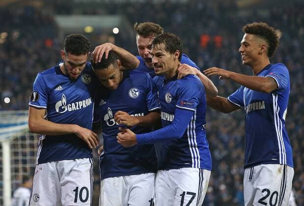 24.11.2016, Fussball UEFA Europa League 2016 2017, Gruppenphase, 5.Spieltag, FC Schalke 04 - OGC Nizza, in der VELTINS-Arena Gelsenkirchen. Jubel v.l. Nabil Bentaleb (Schalke) , Torschütze Dennis Aogo (Schalke) . Fabian Reese (Schalke) , Benjamin Stambouli (Schalke) und Thilo Kehrer (Schalke) zum Tor zum 2:0 per Foulelfmeter 