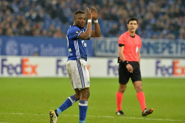 GER, Europa League, FC Schalke 04 vs OGC Nizza 24.11.2016, Veltins-Arena, Gelsenkirchen, GER, Europa League, FC Schalke 04 vs OGC Nizza, im Bild Bernard Tekpetey ( Schalke 32 ) wird von den Fans gefeiert Foto © nordphoto Treese nordphotoxTreese