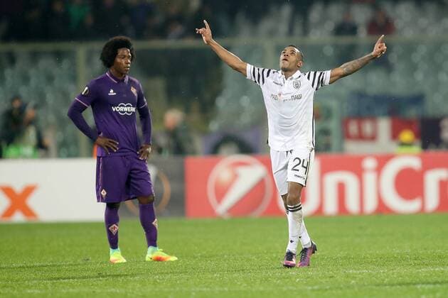 Esultanza Garry Rodrigues Paok e delusione di Carlos Sanchez Fiorentina Dejection Fiorentina Firenze 24-11-2016 Stadio Artemio Franchi Europa League Fiorentina - Paok Foto Luca Pagliaricci Insidefoto LucaxPagliaricci
