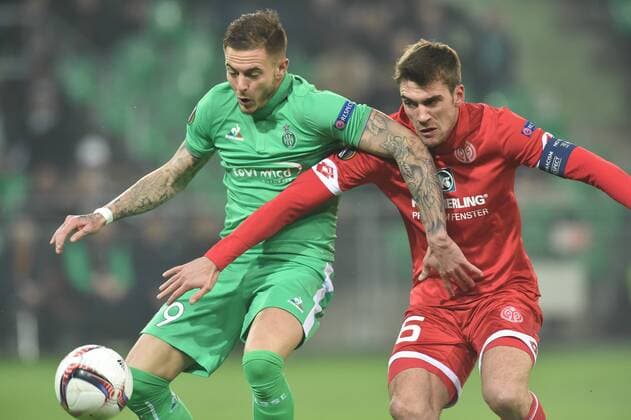 Fußball, EL, AS St. Etienne - 1. FSV Mainz 05 Nolan Roux (saint etienne) vs Stefan Bell (mayence) FOOTBALL : Saint Etienne vs Mayence - Ligue Europa - Groupe C - 24 11 2016 FredericChambert Panoramic 