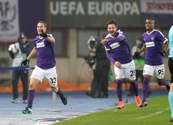 SOCCER - EL, A.Wien vs Giurgiu VIENNA,AUSTRIA,24.NOV.16 - SOCCER - UEFA Europa League, group stage, FK Austria Wien vs Astra Giurgiu. Image shows the rejoicing of Lukas Rotpuller (A.Wien), Christoph Martschinko (A.Wien) and Felipe Pires (A.Wien). GEPAxpictures xChristianxOrt