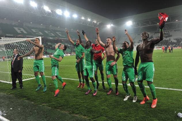 Joie de Leo Lacroix - Vincent Pajot - Pierre Yves Polomat - Henri saivet - Oussama Tannane - Jordan Veretout - Arnaud Nordin - Florentin Pogba (saint etienne) FOOTBALL : AS Saint Etienne vs FSV Mainz 05 - Europa League - Groupe C - 24 11 2016 FredericChambert Panoramic 