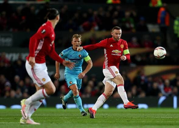 Wayne Rooney of Manchester United ManU during the UEFA Europa League match at Old Trafford, Manchester. Picture date: November 24th 2016. Pic Matt McNulty Sportimage EDITORIAL USE ONLY. No use with unauthorised audio, video, data, fixture lists, club league logos or live services. Online in-match use limited to 120 images, no video emulation. No use in betting, games or single club league player publications.